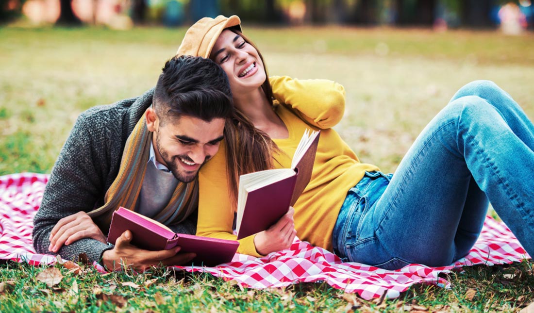 campus students reading together